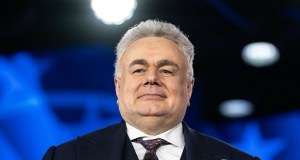 ​Policja w mieszkaniu Sakiewicza. Nowe informacje - zatrzymano jedną osobę