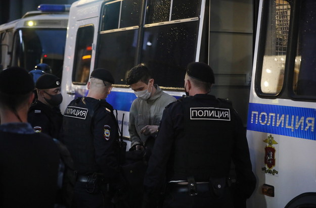 Policja w Moskwie zatrzymała ponad 100 uczestników akcji uczestników akcji "’NIE’ dla wiecznego Putina" /YURI KOCHETKOV /PAP/EPA