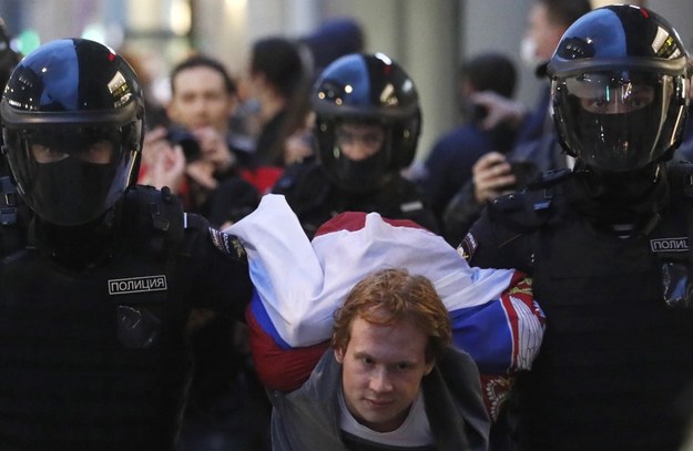 Policja w Moskwie zatrzymała ponad 100 uczestników akcji uczestników akcji "’NIE’ dla wiecznego Putina" /YURI KOCHETKOV /PAP/EPA