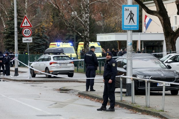 Policja w pobliżu szkoły podstawowej, w której doszło do ataku nożownika /AA/ABACA/Abaca /East News