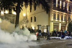 Policja w Tbilisi użyła armatek wodnych, by odeprzeć demonstrantów 