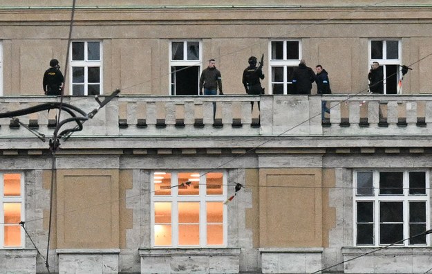 Policja w trakcie akcji Wydziale Filozofii Uniwersytetu Karola w Pradze, 21.12.2023 rok. /MICHAL CIZEK /East News
