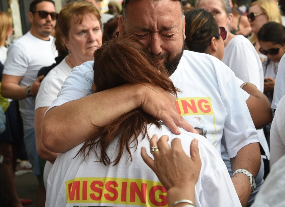 Policja wciąż otrzymuje zgłoszenia o zaginionych. /FACUNDO ARRIZABALAGA /PAP/EPA