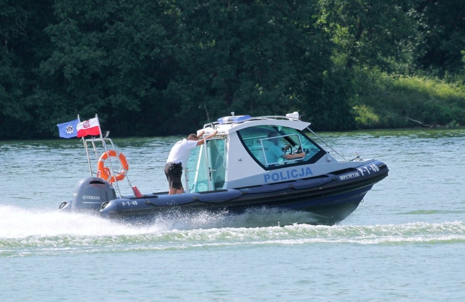 Policja wodna na jeziorze Tałty w Mikołajkach (zdj. arch.) /Tomasz Waszczuk /PAP