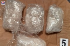 POLICJA WYKRYŁA 13 KG MEFEDRONU W GARAŻU. WYNAJMOWAŁ GO 21-LETNI MĘŻCZYZNA