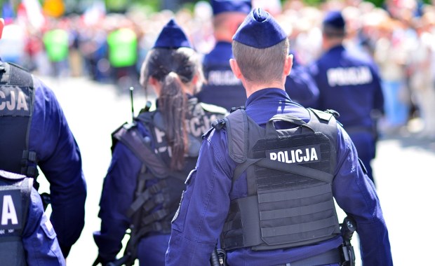 Policja wzmacnia patrole wokół placówek dyplomatycznych