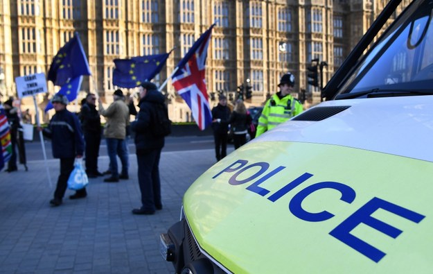 Policja wzmocniła ochronę brytyjskiego parlamentu i posłów /ANDY RAIN /PAP/EPA