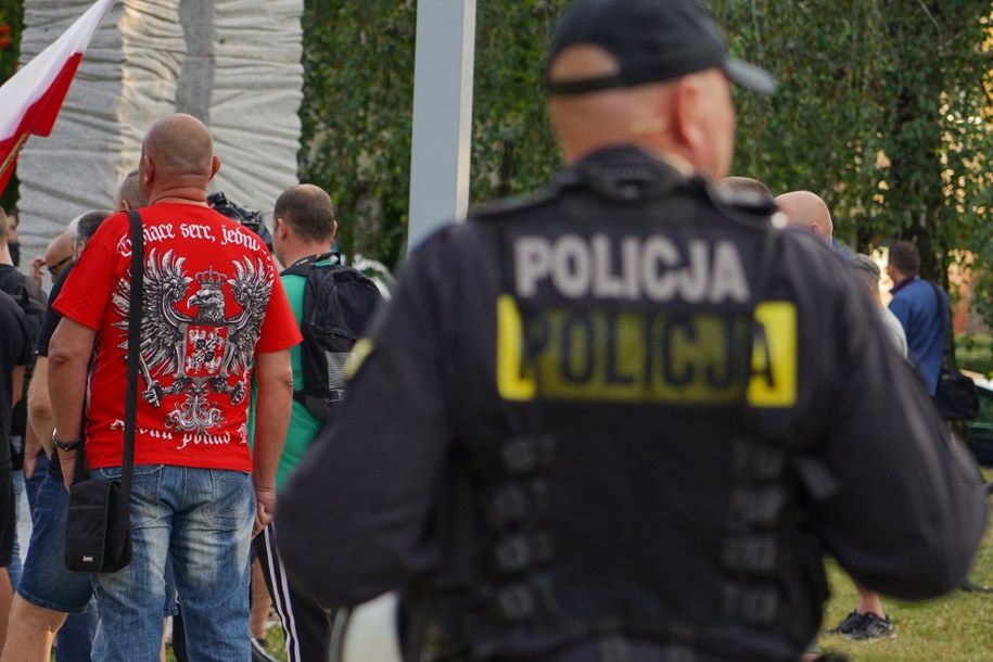 Policja zaapelowała do uczestników sobotnich manifestacji, by nie łamali prawa. /Shutterstock