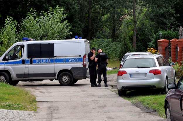 Policja zabezpiecza ślady na miejscu strzelaniny w Koszalinie /Marcin Bielecki /PAP