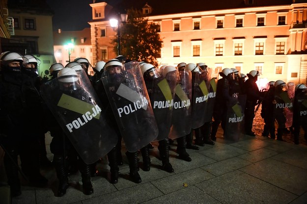 Policja zabezpieczająca ubiegłotygodniowy Marsz na Warszawę /Radek  Pietruszka /PAP
