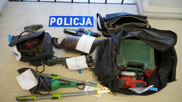 Policja zabezpieczyła przedmioty skradzione przez 42-latka /KMP Olsztyn /