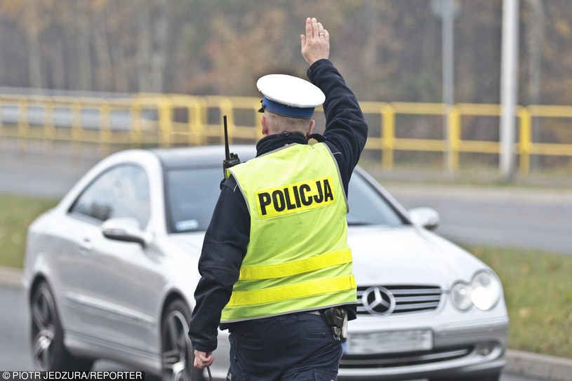 Policja zacznie zauważać inne wykroczenia niż przekroczenia prędkości /Piotr Jędzura /Reporter