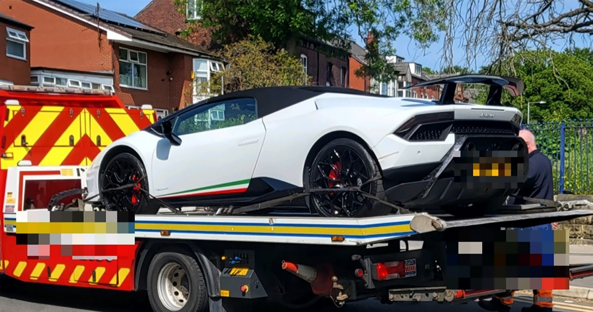 Policja zarekwirowała dwa Lamborghini  Fot. GMP Bolton South @Facebook /