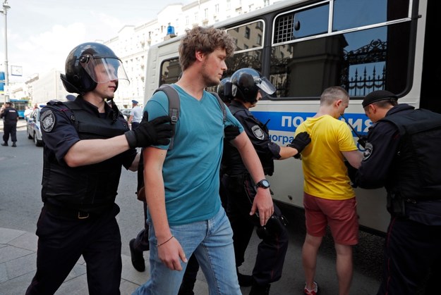 Policja zatrzymała 140 osób przed protestem opozycji w Moskwie /YURI KOCHETKOV /PAP/EPA