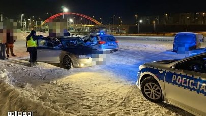 Policja zatrzymała grupę pseudokibiców. Niszczyli elewacje na Pomorzu