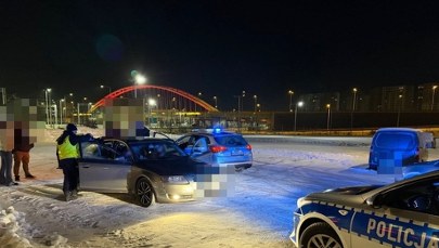 Policja zatrzymała grupę pseudokibiców. Niszczyli elewacje na Pomorzu