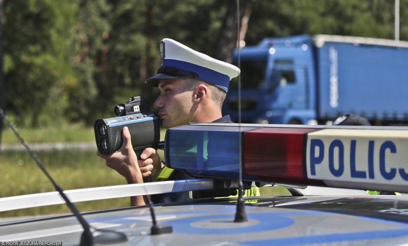 Policja zatrzymała już niemal 10 tys. praw jazdy /Piotr Jędzura /Reporter