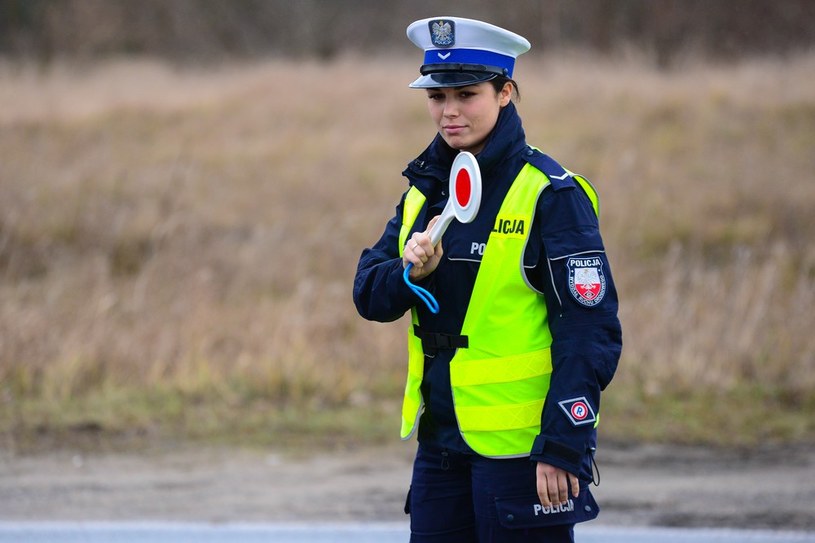 Policja zatrzymała kierującej prawo jazdy /Paweł Skraba /Reporter