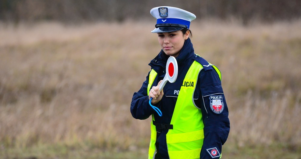 Policja zatrzymała kierującej prawo jazdy /Paweł Skraba /Reporter