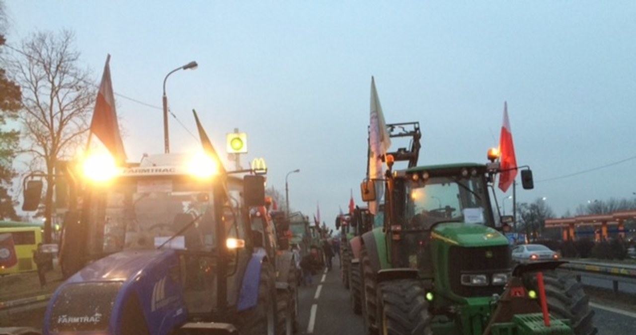 Policja zatrzymała kolumnę traktorów