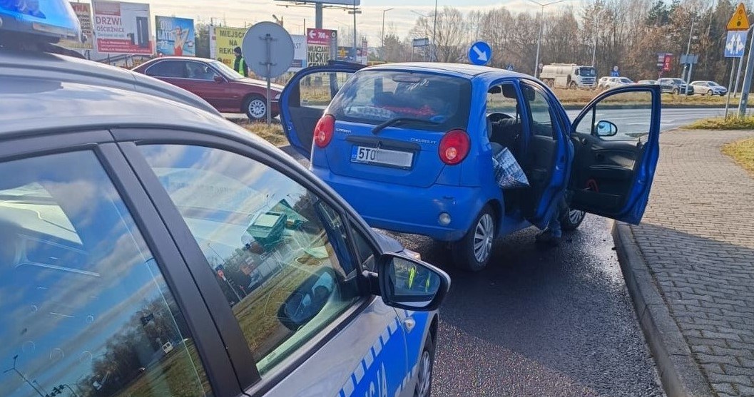 Policja zatrzymała uciekającego kierowcę Chevroleta. Jak się okazało, autem podróżował również pasażer, który w trakcie pościgu opuścił pojazd. /Policja Śląska /Policja