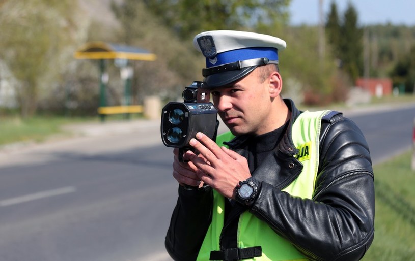 Policja zauważyła, że po wprowadzniu nowych przepisów jest mniej wypadków /Piotr Jędzura /Reporter