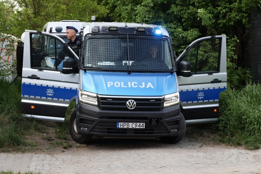 Ciało 40-letniego mężczyzny znalezione w lesie. Czy to imigrant?