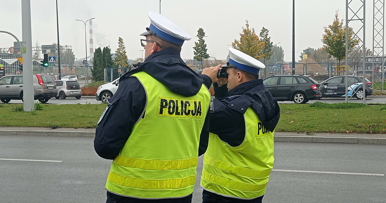 Policjanci będą kontrolować okolice przejść dla pieszych /Hubert Hardy /Reporter