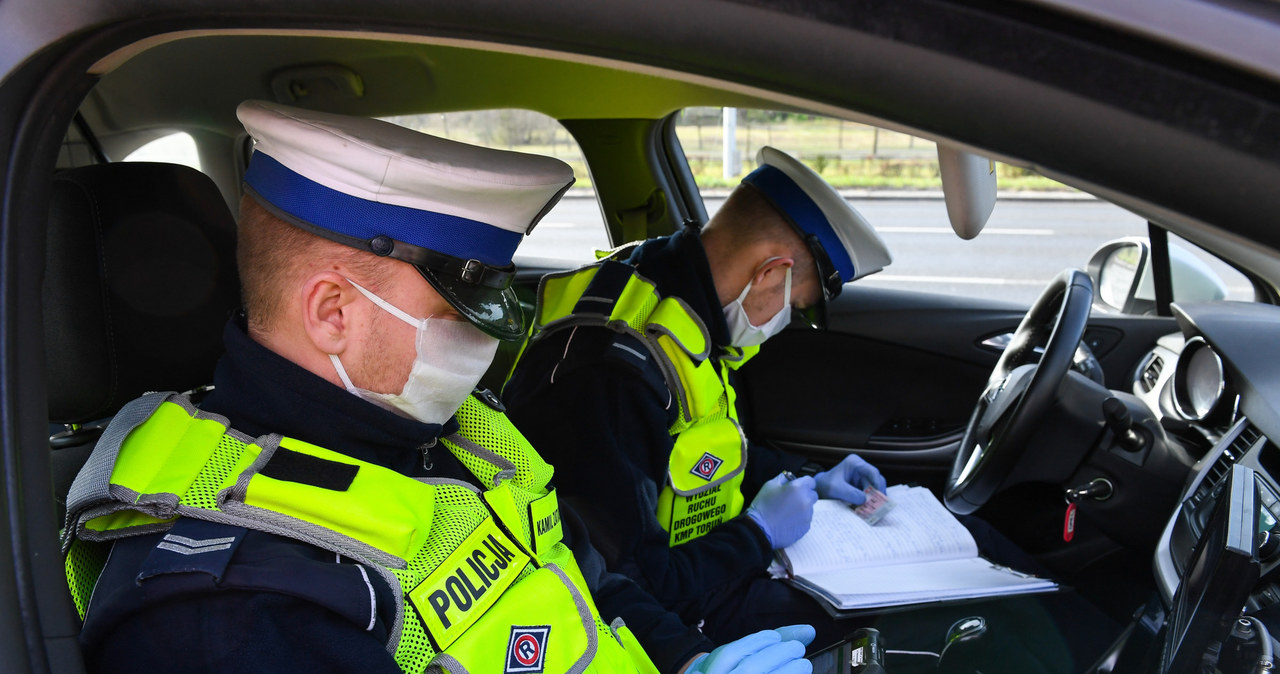 Policjanci będą o nas wiedzieć więcej /Paweł Skraba /Reporter