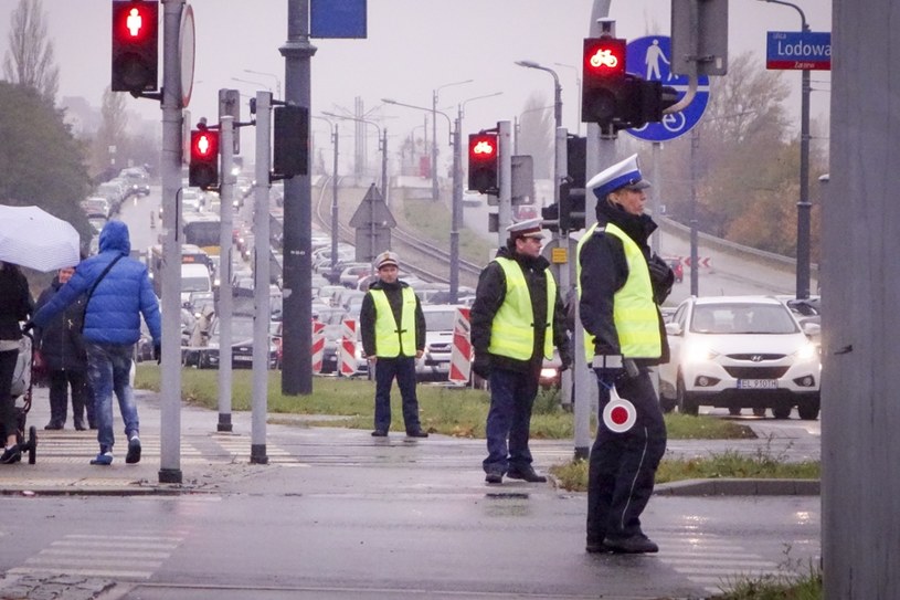 Policjanci będą zwracą uwagę na ruch pieszych /Piotr Kamionka /Reporter