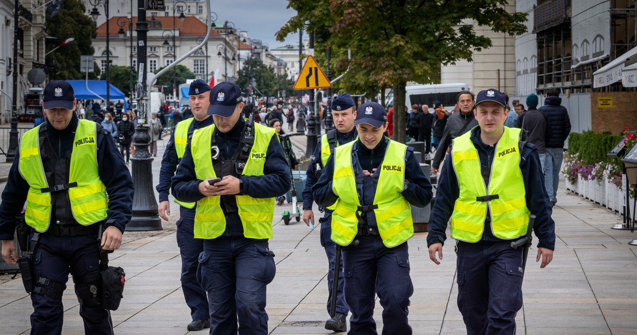 Policjanci chcą podwyżek płac /Jacek Domiński /Reporter