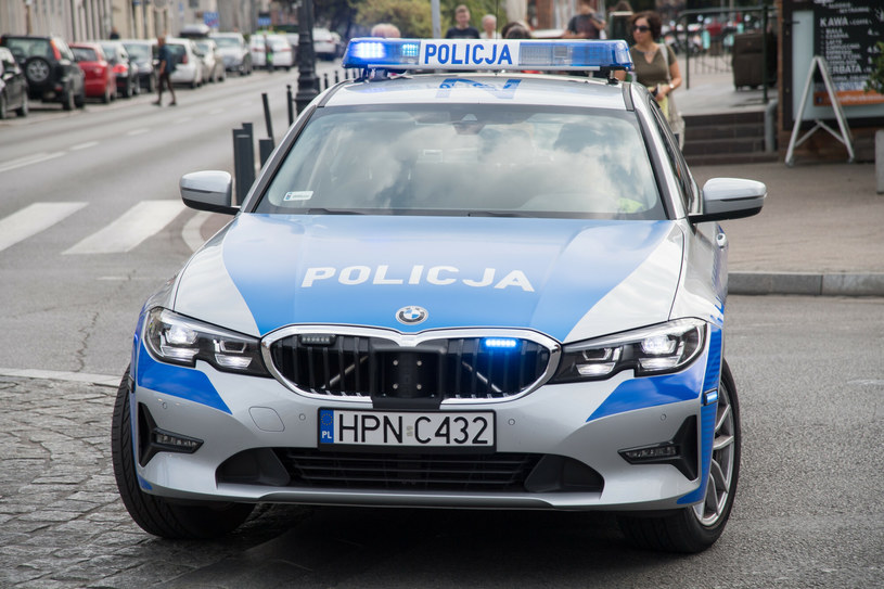 Policjanci grupy Speed używają oznakowanych i nieoznakowanych radiowozów /Wojciech Stróżyk /Reporter