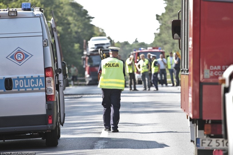 Policjanci handlowali danymi ofiar wypadków /Piotr Jędzura /Reporter