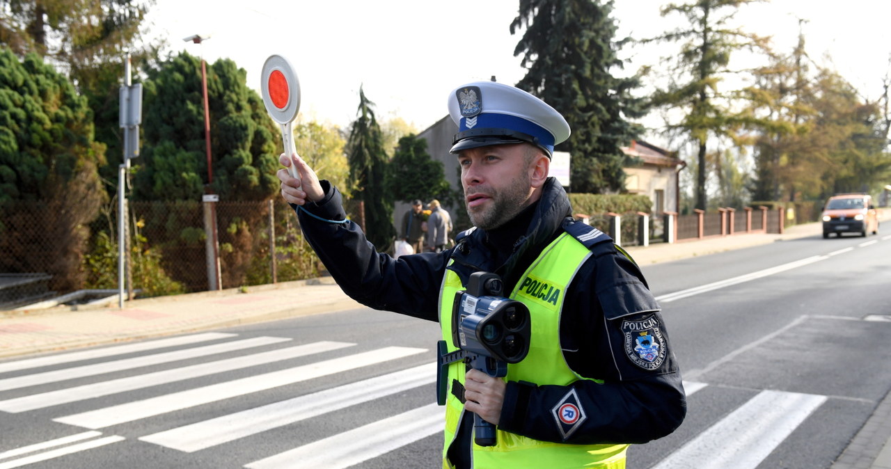 Policjanci już rozpoczęli akcję "Znicz" /Darek Delmanowicz /PAP