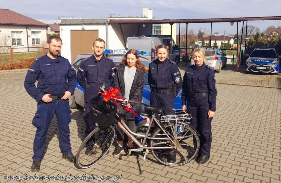 Policjanci kupili nastolatce nowy rower /KPP  Łódź-Wschód /Policja