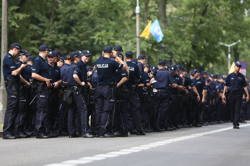 Policjanci na Błoniach /Leszek Szymański /PAP