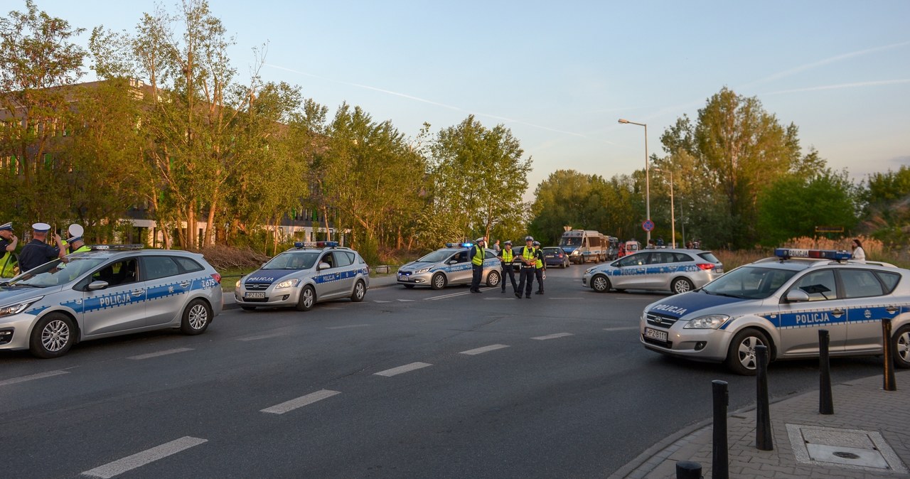 Policjanci na miejscu sobotniego zdarzenia /Marcin Obara /PAP