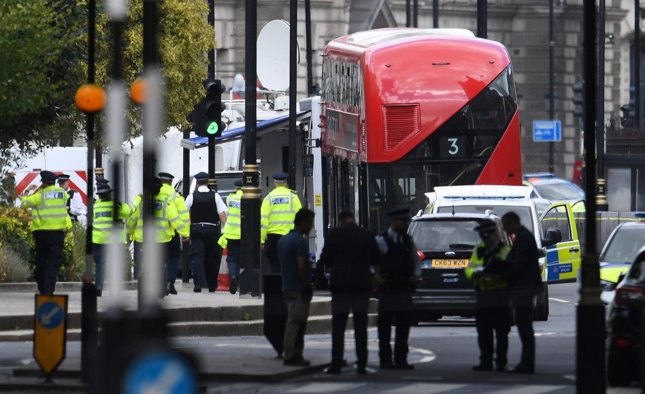 Policjanci na miejscu zdarzenia / 	ANDY RAIN    /PAP/EPA
