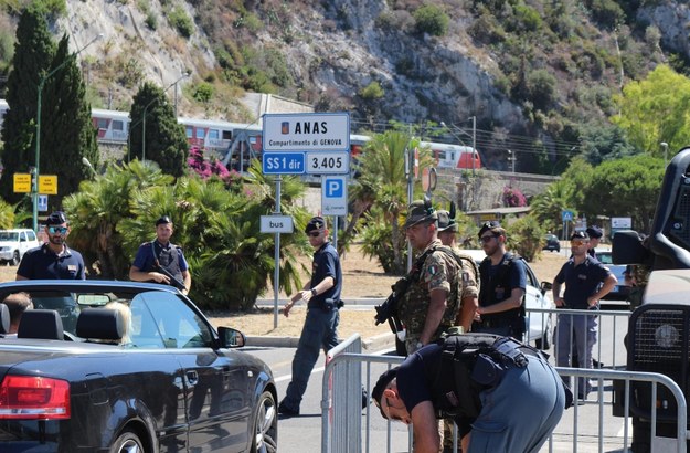 Policjanci na ulicach Nicei /LORENZO BALLESTRA /PAP/EPA