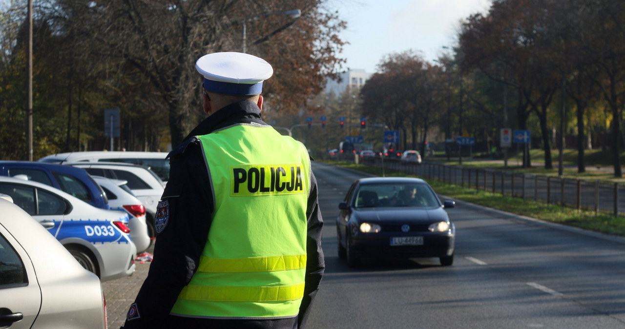 Policjanci nie będą udawać sądu. W razie wątpliwości sprawa zakończy się podwójnym mandatem /Łukasz Kaczanowski/Polska Press /East News