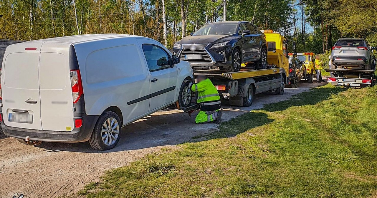 Policjanci odnaleźli 7 samochodów o łącznej wartości ponad 600 tys. złotych. /Policja