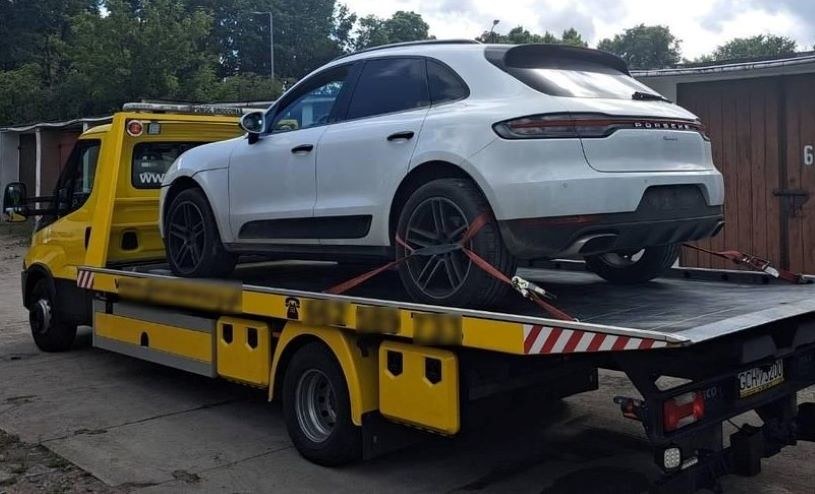Policjanci odnaleźli Porsche, które zostało skradzione na początku lipca. /Policja