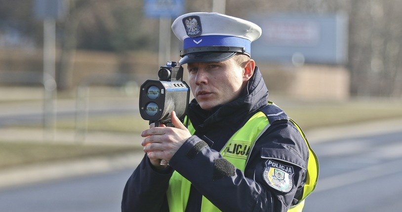 Policjanci ostrzegają, że na drogi wyruszą dodatkowe patrole /Piotr Jędzura /Reporter