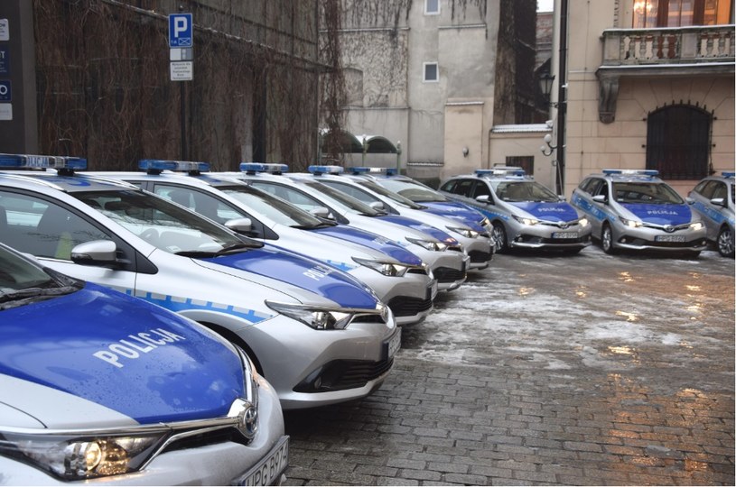 Policjanci otrzymali Toyoty Auris /Policja