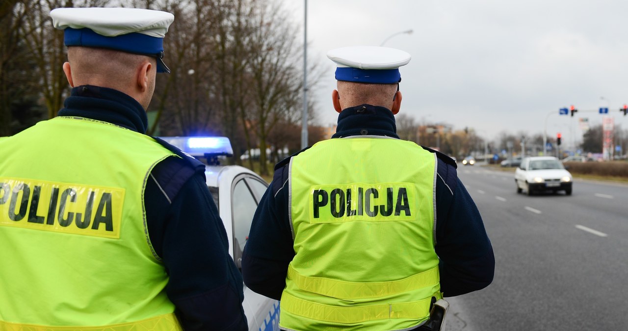 Policjanci patrolują rejon prześć dla pieszych / Adam Staśkiewicz  /East News
