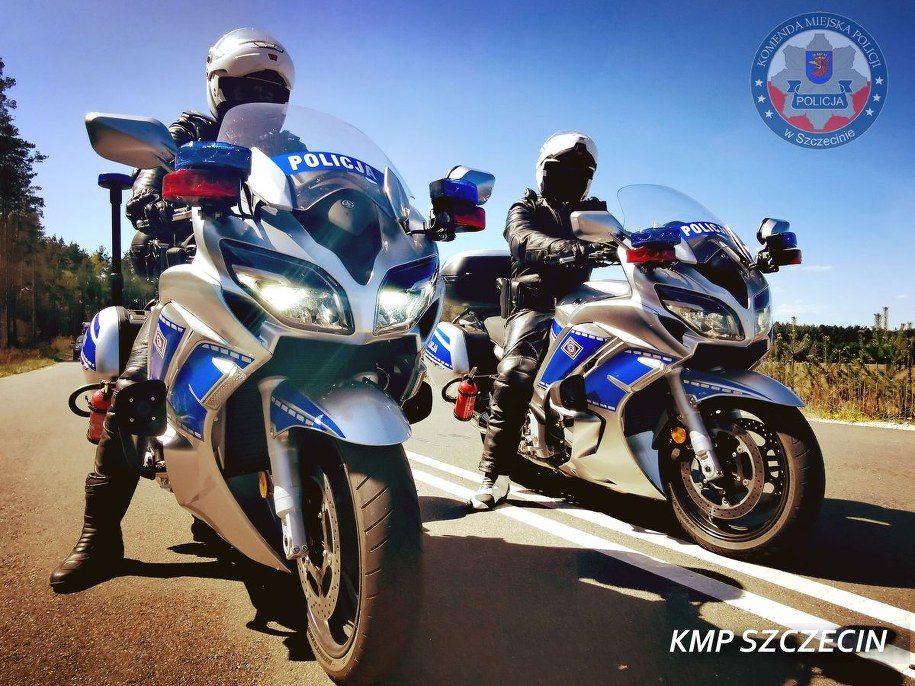 Policjanci pełniący służbę na motocyklach złapali uciekającego kierowcę. /KMP Szczecin /