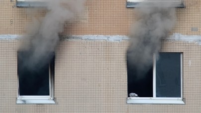 Policjanci pierwsi na miejscu. Uratowali człowieka z pożaru