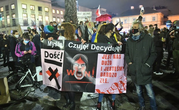 Policjanci po cywilnemu używali pałek. Kontrowersje ws. działań policji na proteście Strajku Kobiet