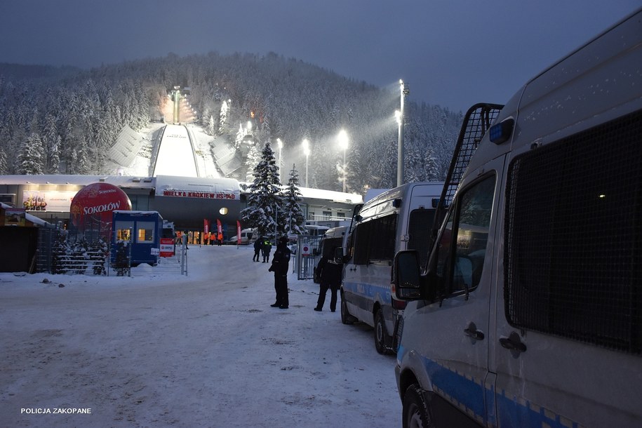 Policjanci podczas Pucharu Świata w Skokach /KPP Zakopane /Policja