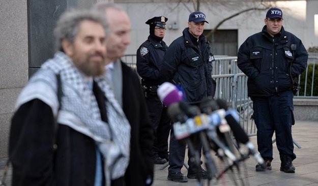 Policjanci przed sądem, gdzie skazano zięcia Bin Ladena /JUSTIN LANE /PAP/EPA